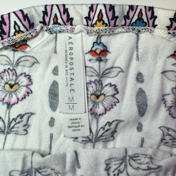 Aeropostale V-neck Romper | White base Floral pattern women’s size M - Picture 6 of 6